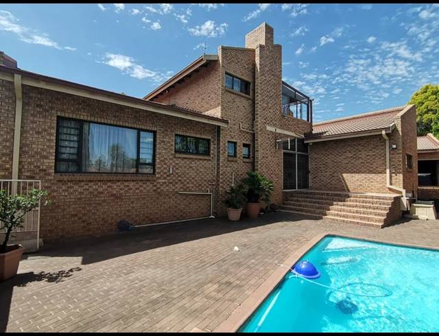 5 BEDROOM HOUSE FOR SALE IN VANDERBIJLPARK SE 3